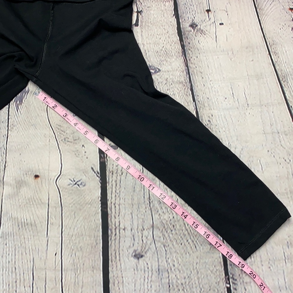 NWOT: FOREVER 21 Black Activewear Legging Capris Size: Small - Picture 12 of 17